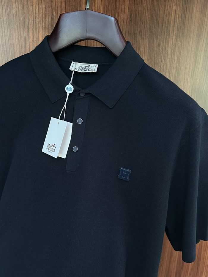 Kabartma Logolu Yakalı Triko T-Shirt