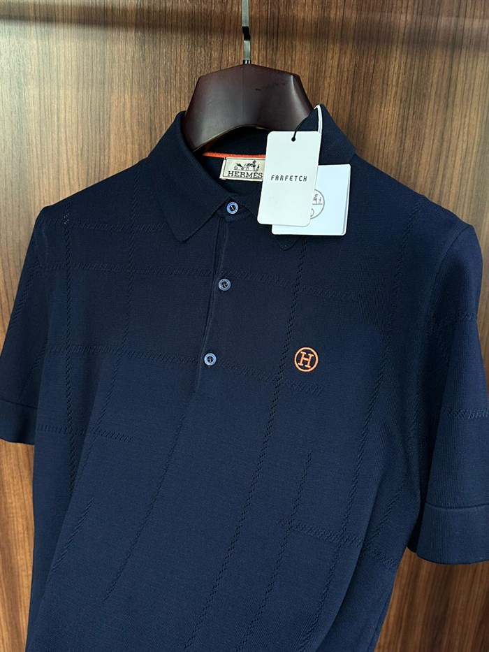 Kabartma Nakış Desenli Yakalı Triko T-Shirt