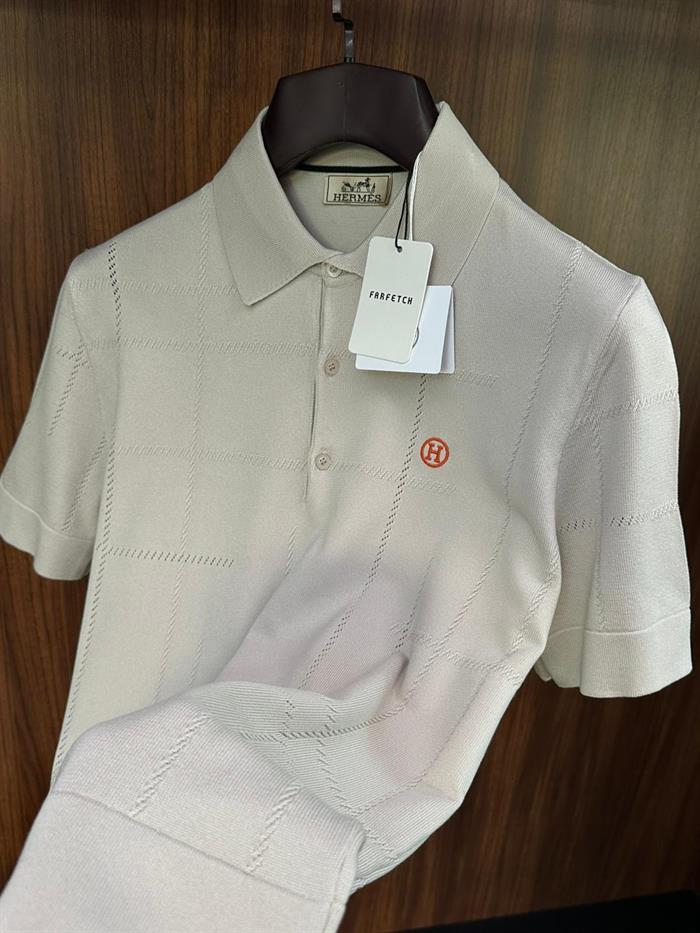 Kabartma Nakış Desenli Yakalı Triko T-Shirt