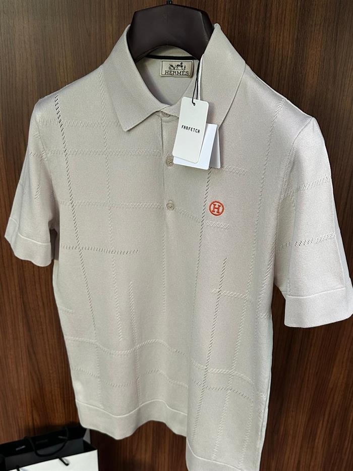 Kabartma Nakış Desenli Yakalı Triko T-Shirt