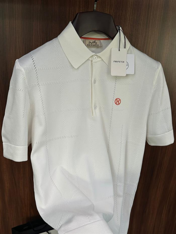 Kabartma Nakış Desenli Yakalı Triko T-Shirt