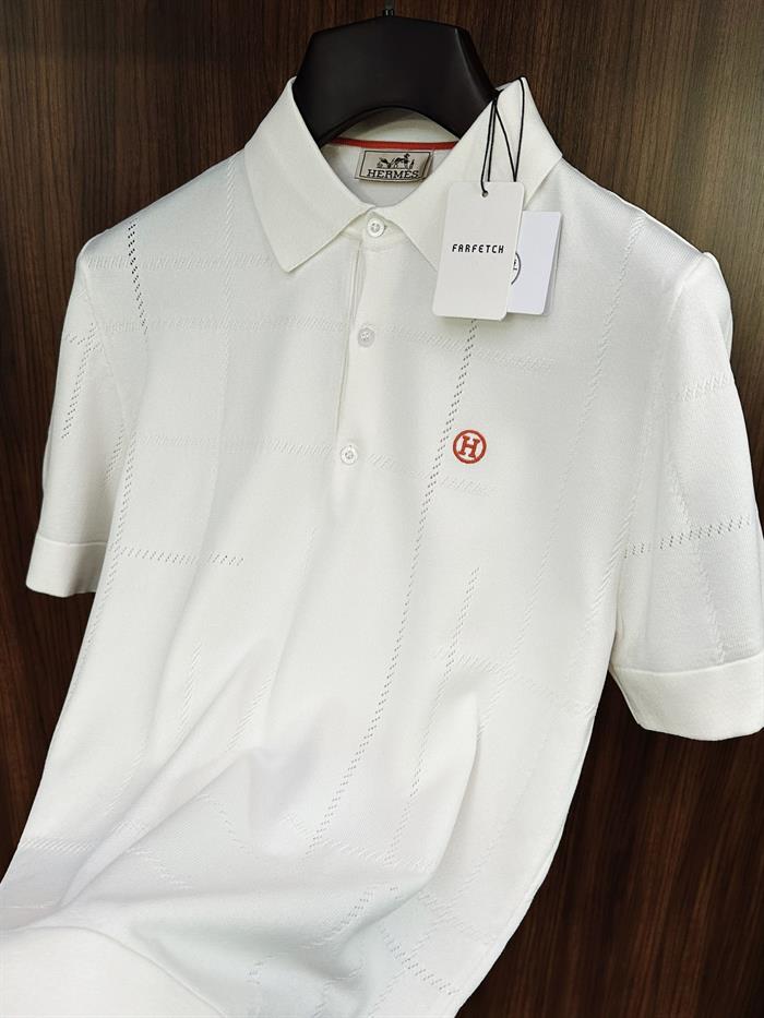 Kabartma Nakış Desenli Yakalı Triko T-Shirt