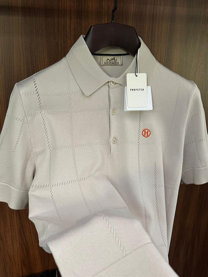 Kabartma Nakış Desenli Yakalı Triko T-Shirt