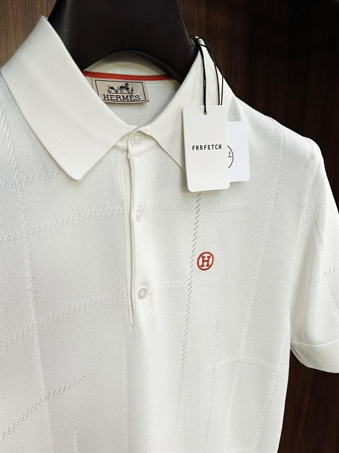 Kabartma Nakış Desenli Yakalı Triko T-Shirt