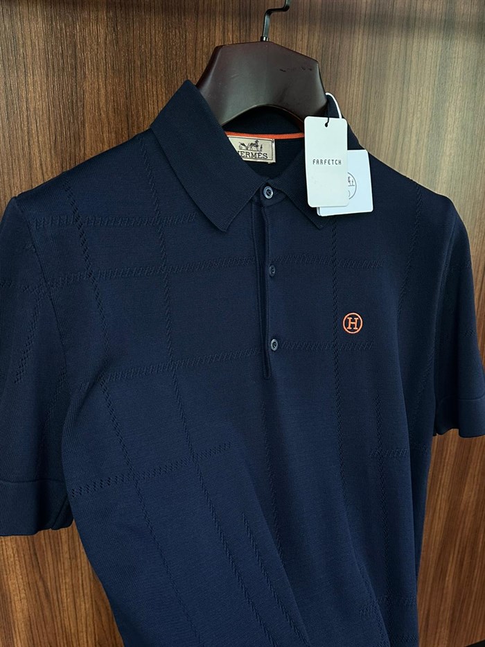 Kabartma Nakış Desenli Yakalı Triko T-Shirt