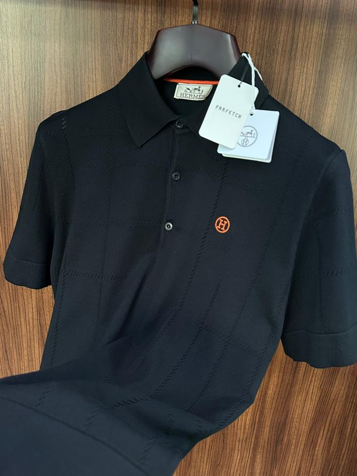 Kabartma Nakış Desenli Yakalı Triko T-Shirt