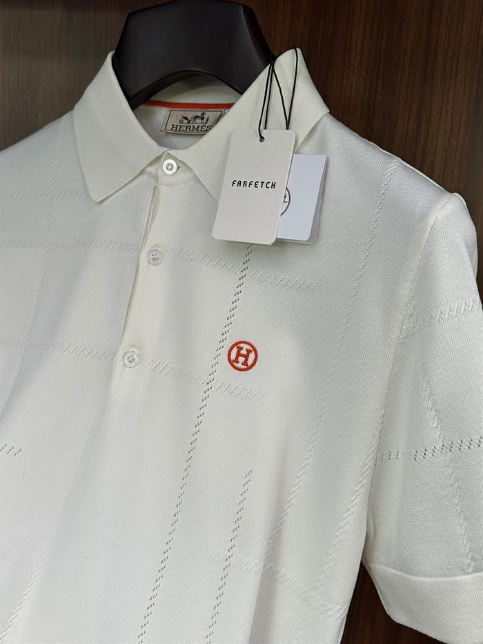Kabartma Nakış Desenli Yakalı Triko T-Shirt