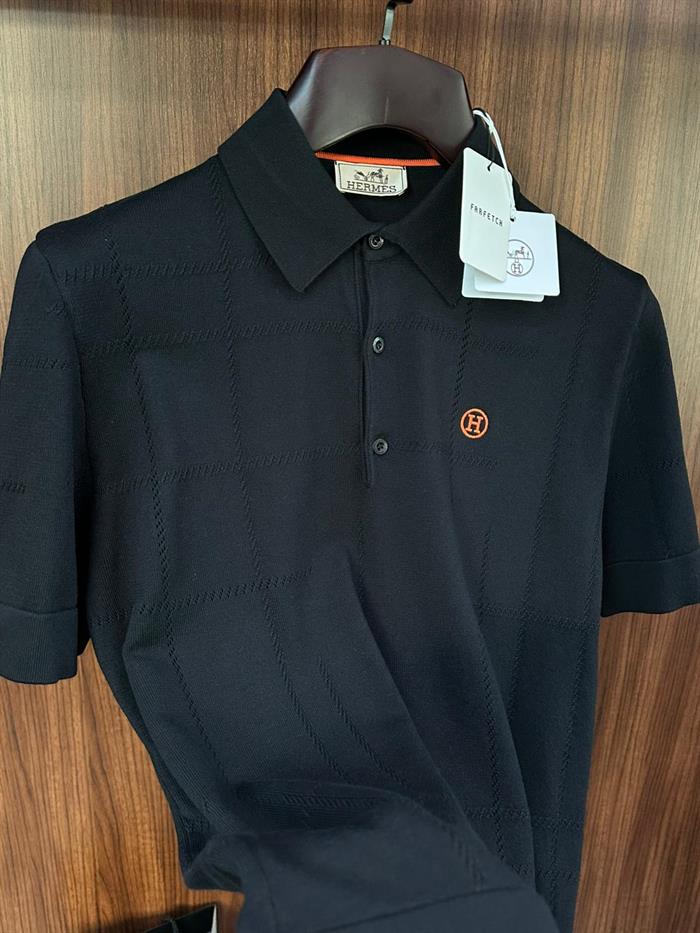 Kabartma Nakış Desenli Yakalı Triko T-Shirt