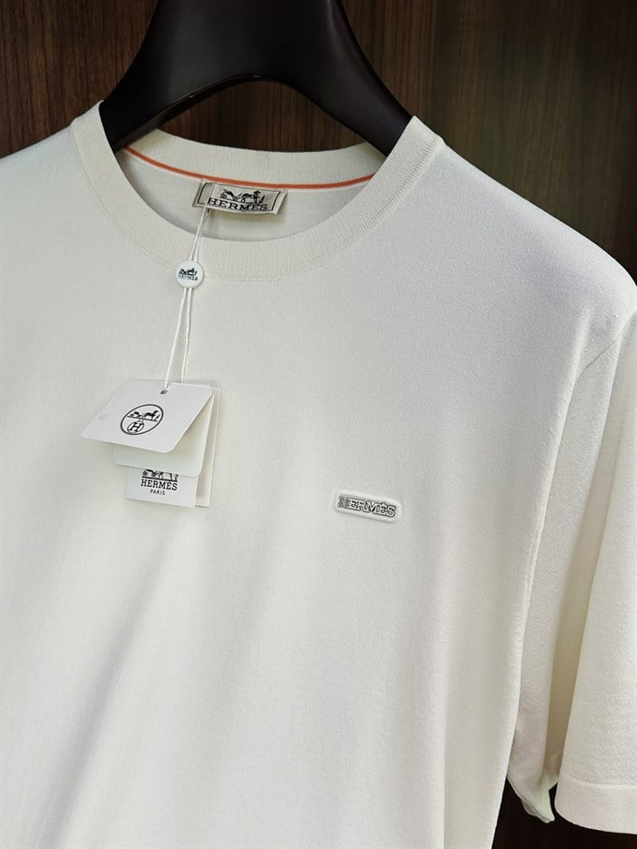 Metal Logolu Bisiklet Yaka T-Shirt