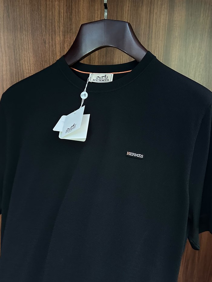 Metal Logolu Bisiklet Yaka T-Shirt