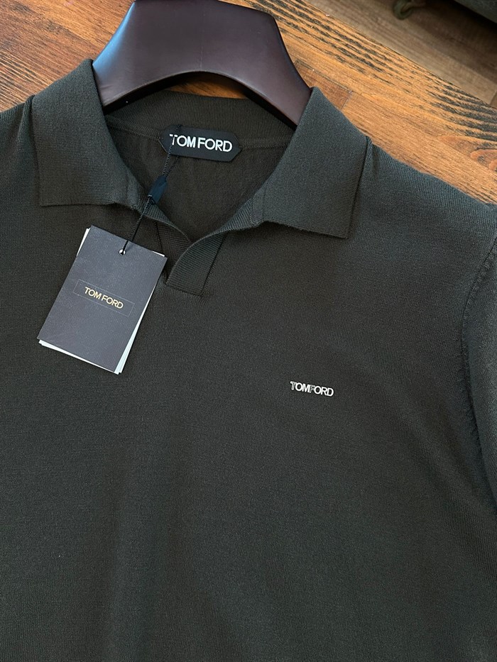 Metal Logolu Yakalı Triko T-Shirt