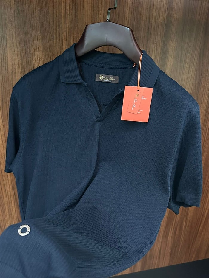 Metal Logolu Yakalı Triko T-Shirt