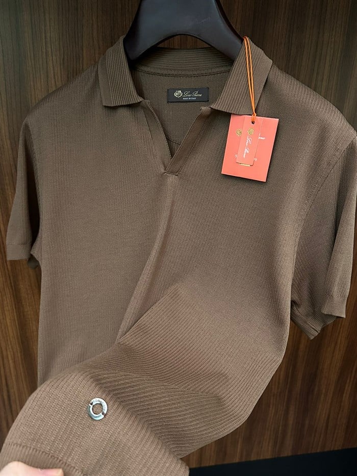 Metal Logolu Yakalı Triko T-Shirt