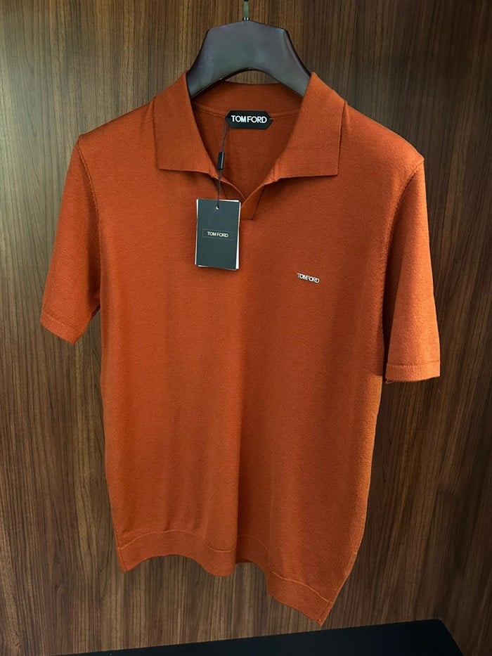 Metal Logolu Yakalı Triko T-Shirt