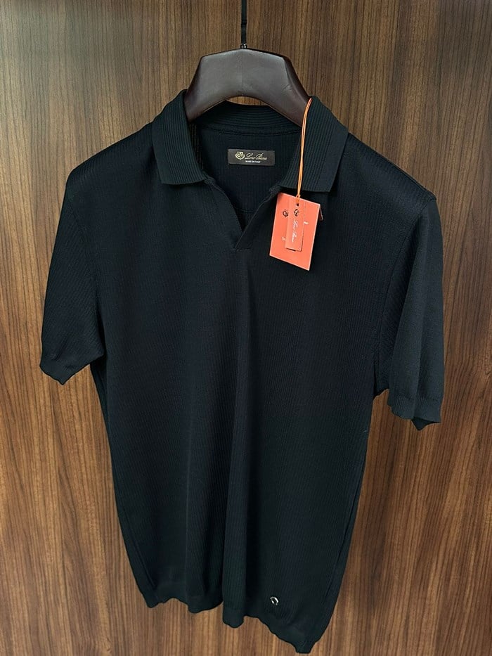 Metal Logolu Yakalı Triko T-Shirt