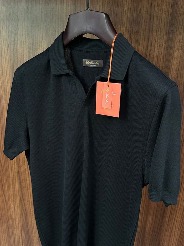 Metal Logolu Yakalı Triko T-Shirt