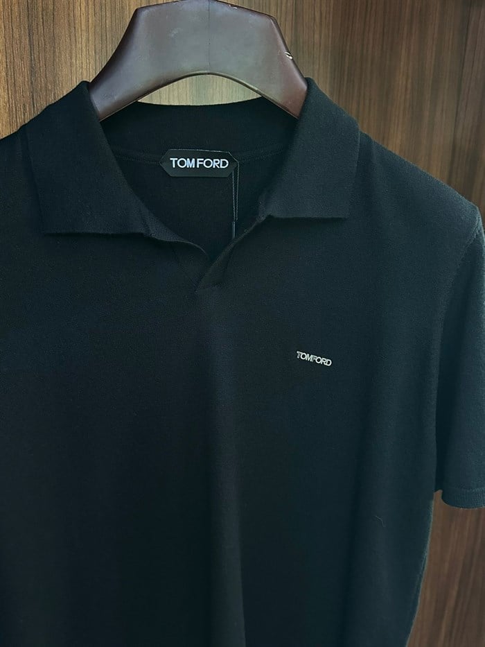 Metal Logolu Yakalı Triko T-Shirt