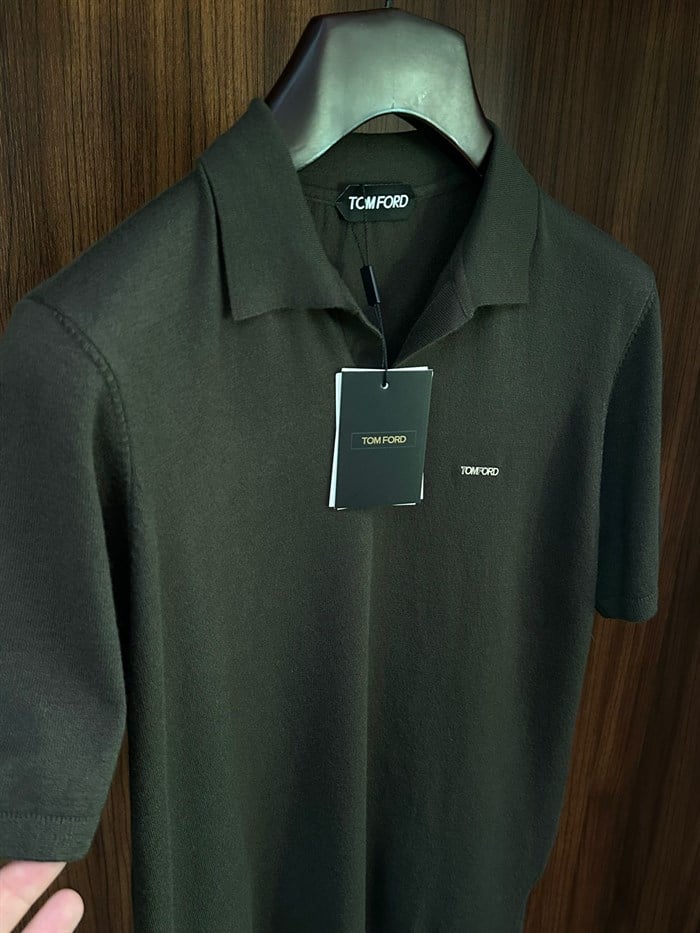Metal Logolu Yakalı Triko T-Shirt