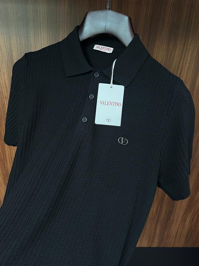 Metal Logolu Yakalı Triko T-Shirt
