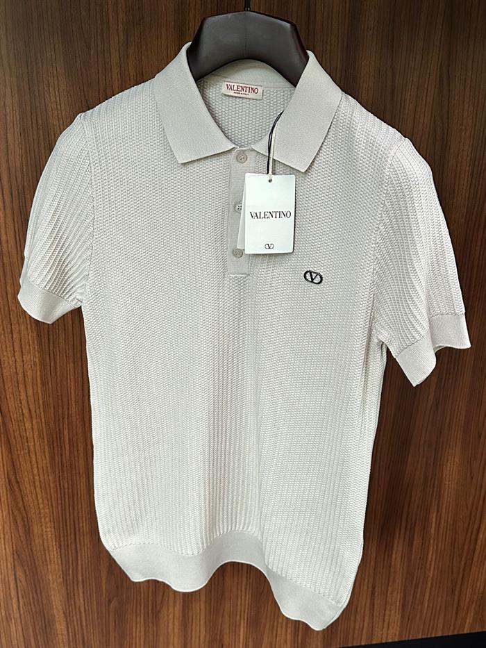 Metal Logolu Yakalı Triko T-Shirt