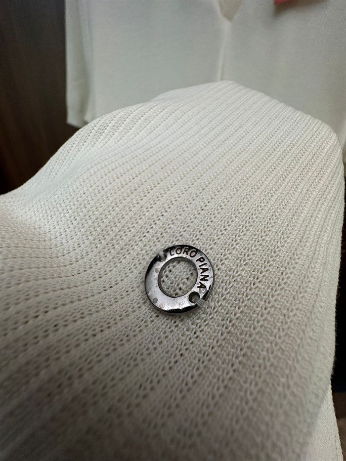 Metal Logolu Yakalı Triko T-Shirt