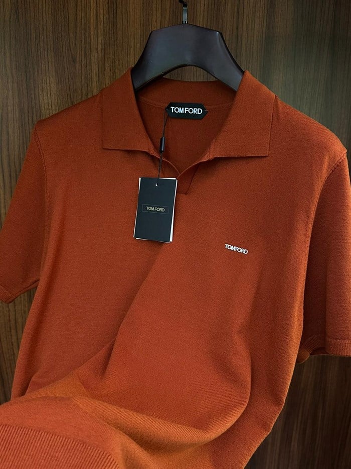 Metal Logolu Yakalı Triko T-Shirt