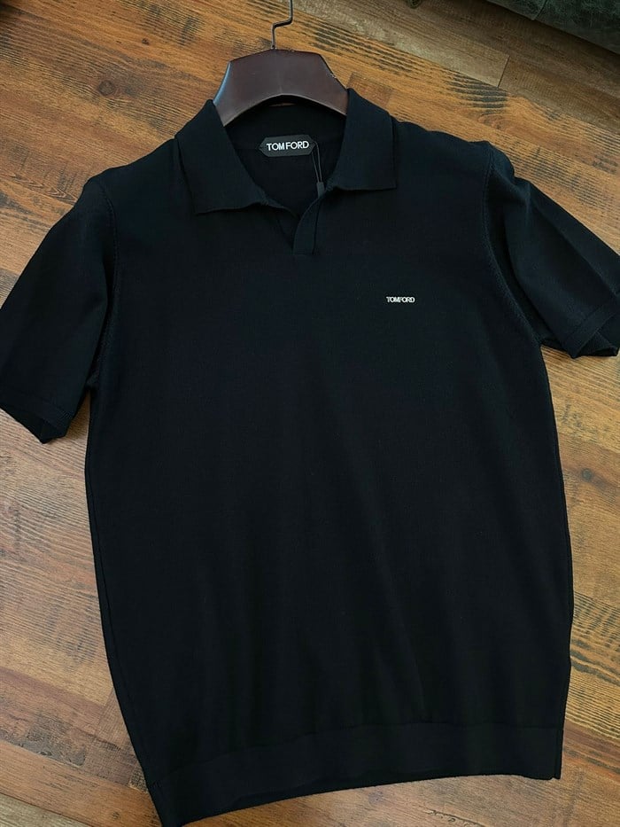 Metal Logolu Yakalı Triko T-Shirt