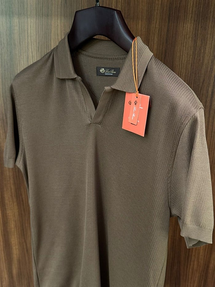 Metal Logolu Yakalı Triko T-Shirt