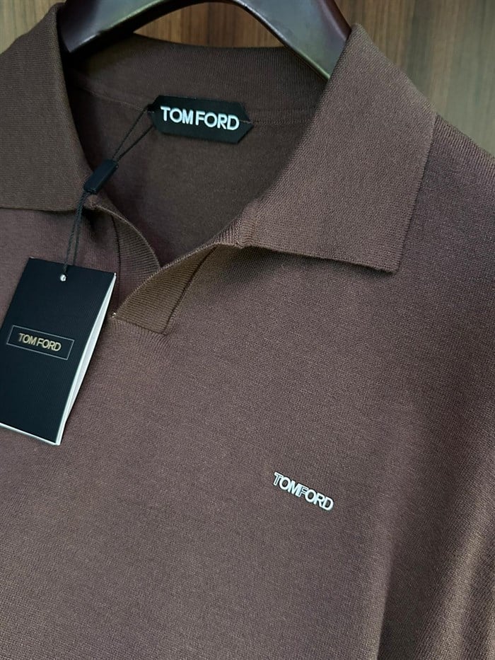 Metal Logolu Yakalı Triko T-Shirt