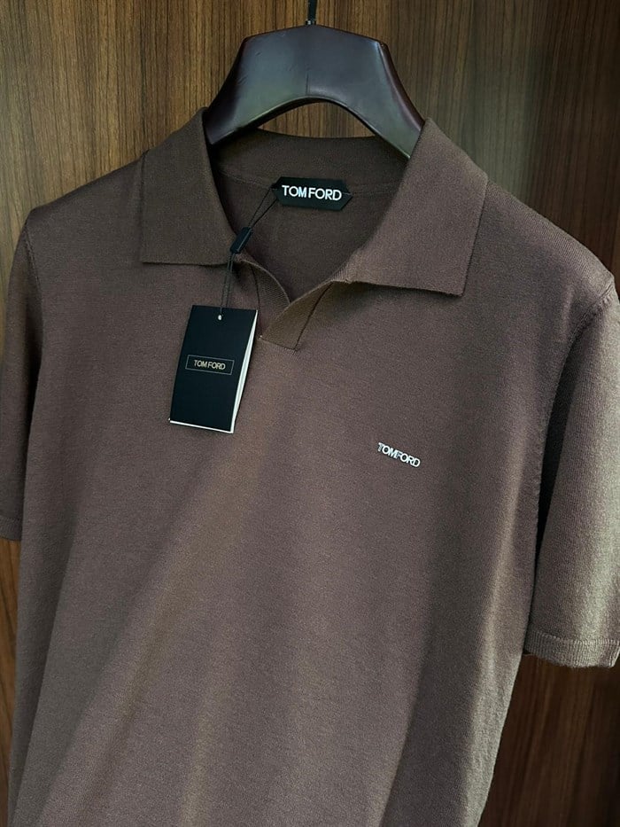 Metal Logolu Yakalı Triko T-Shirt