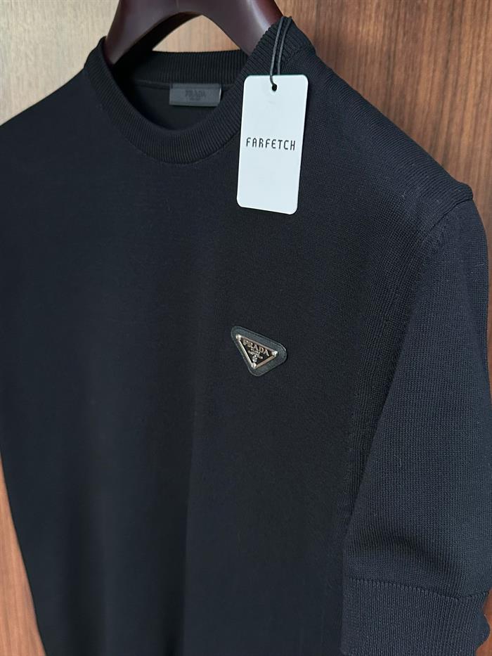 Tonaton Göğüs Metal Logolu Triko T-Shirt