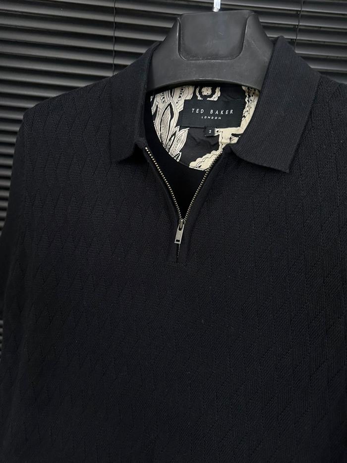 Desenli Triko Yakalı T-Shirt