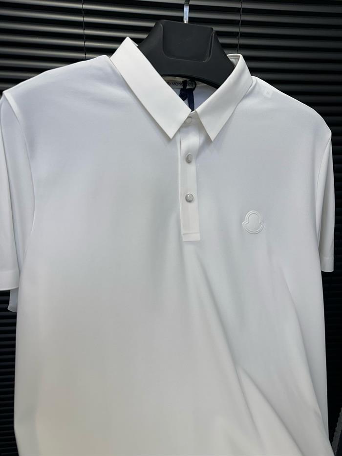 Kabartma Logolu Yakalı T-Shirt