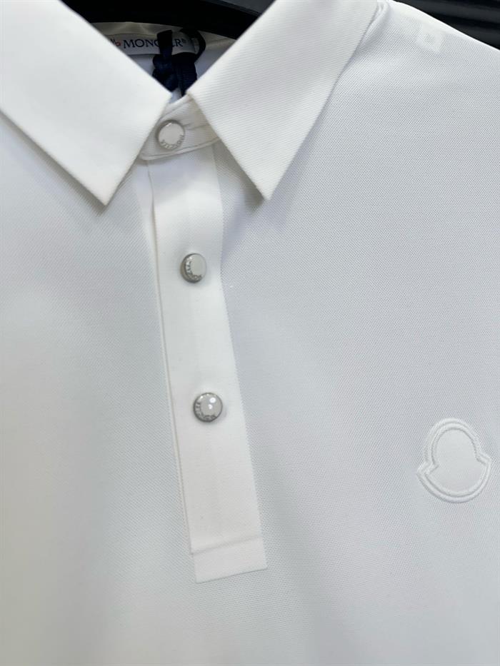 Kabartma Logolu Yakalı T-Shirt