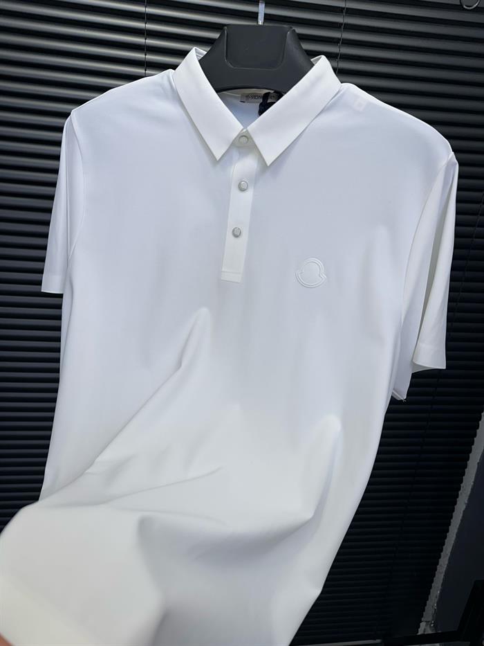 Kabartma Logolu Yakalı T-Shirt