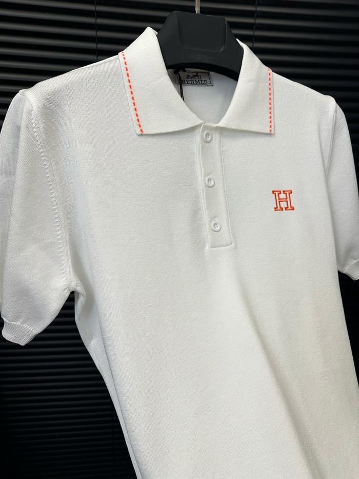 Nakış Logo Yaka Detaylı Triko Yakalı T-Shirt