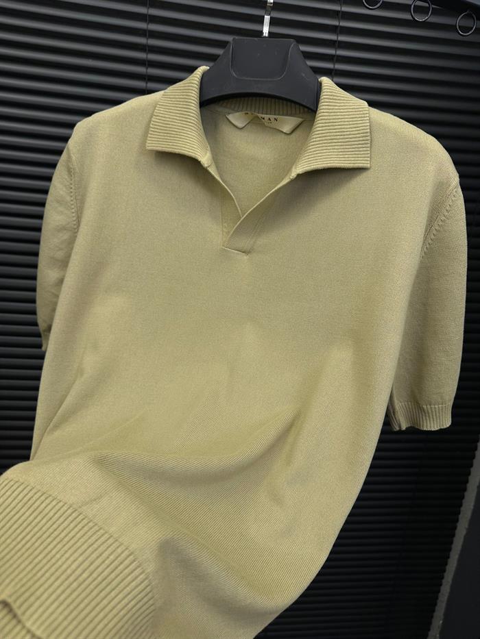 Triko Kumaş Yakalı T-Shirt