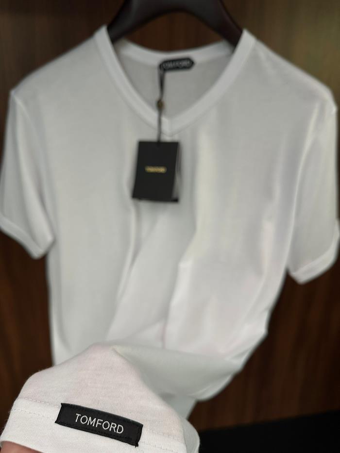 Pamuklu V Yaka Basic T-Shirt
