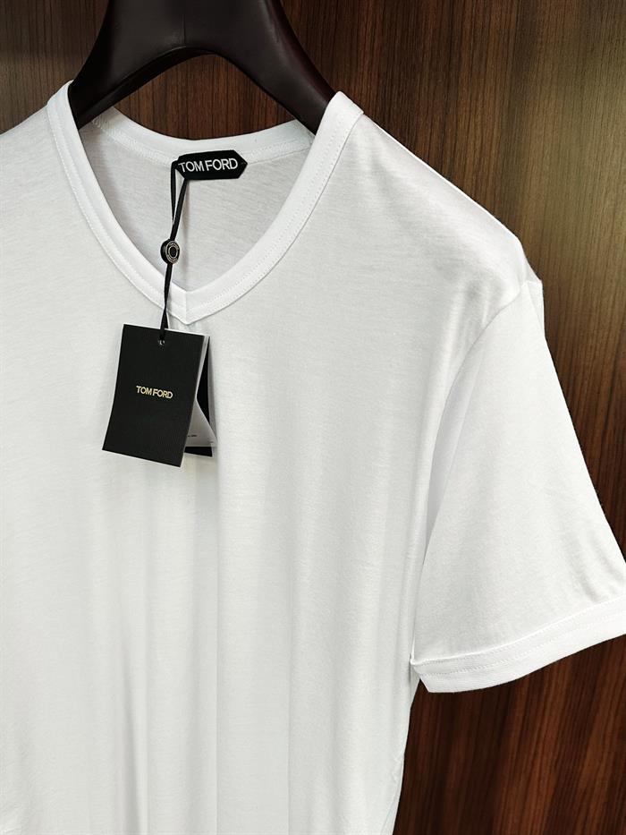 Pamuklu V Yaka Basic T-Shirt