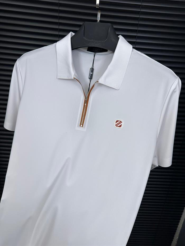 Fermuar Detaylı Marka Logolu Yakalı T-Shirt