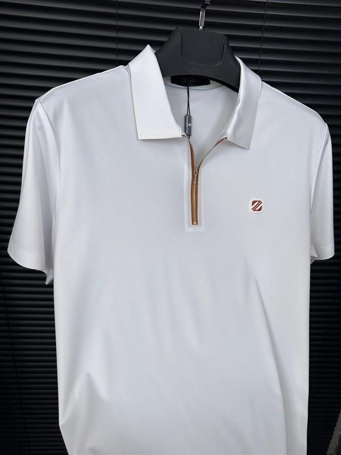 Fermuar Detaylı Marka Logolu Yakalı T-Shirt