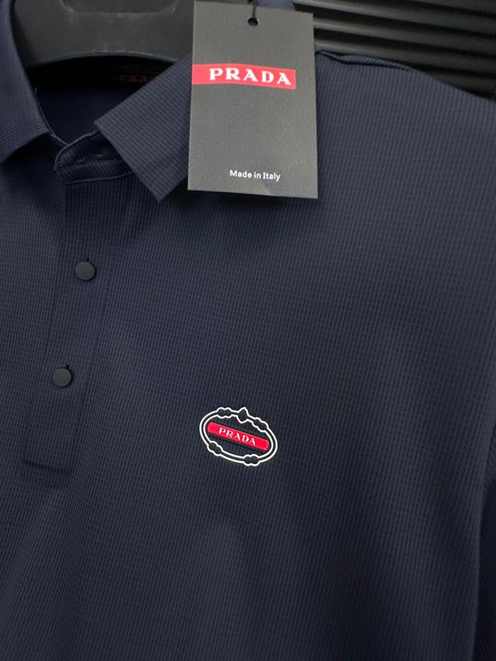 Kabartma Logo İşlemeli Yakalı T-Shirt