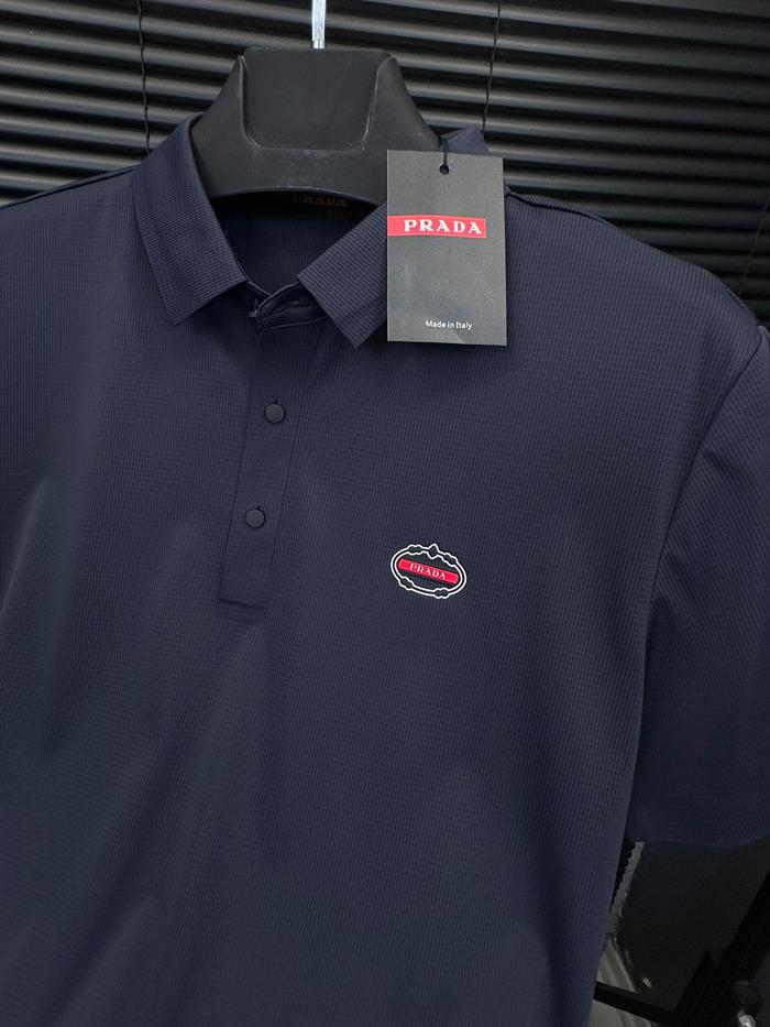 Kabartma Logo İşlemeli Yakalı T-Shirt