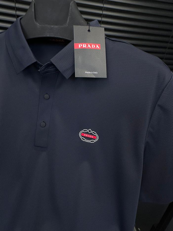 Kabartma Logo İşlemeli Yakalı T-Shirt