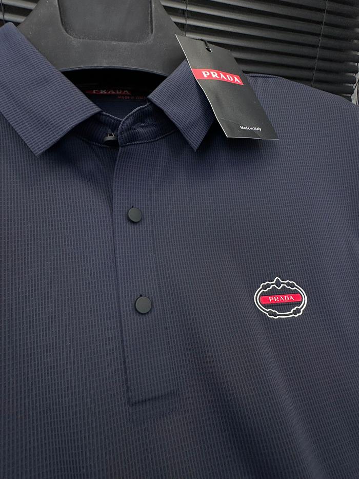 Kabartma Logo İşlemeli Yakalı T-Shirt