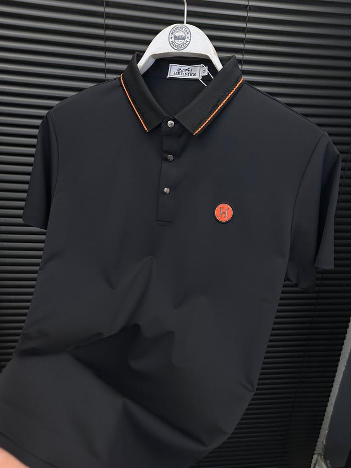 Kabartma Logolu Detaylı Yakalı T-Shirt