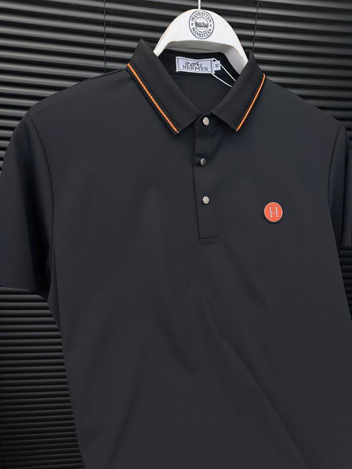 Kabartma Logolu Detaylı Yakalı T-Shirt