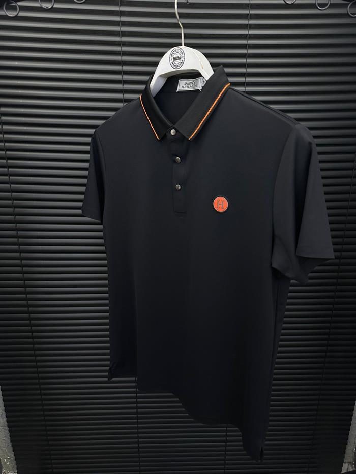 Kabartma Logolu Detaylı Yakalı T-Shirt