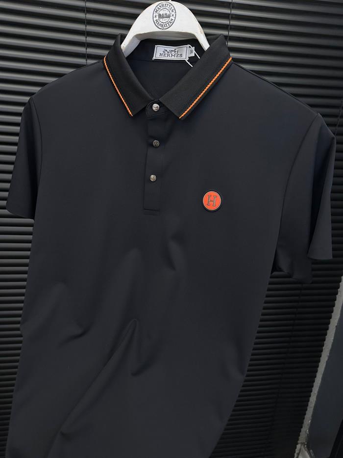 Kabartma Logolu Detaylı Yakalı T-Shirt