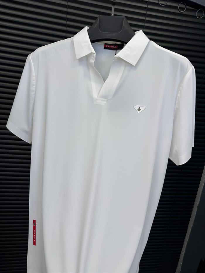 Kabartma Logolu Yazılı Yakalı T-Shirt